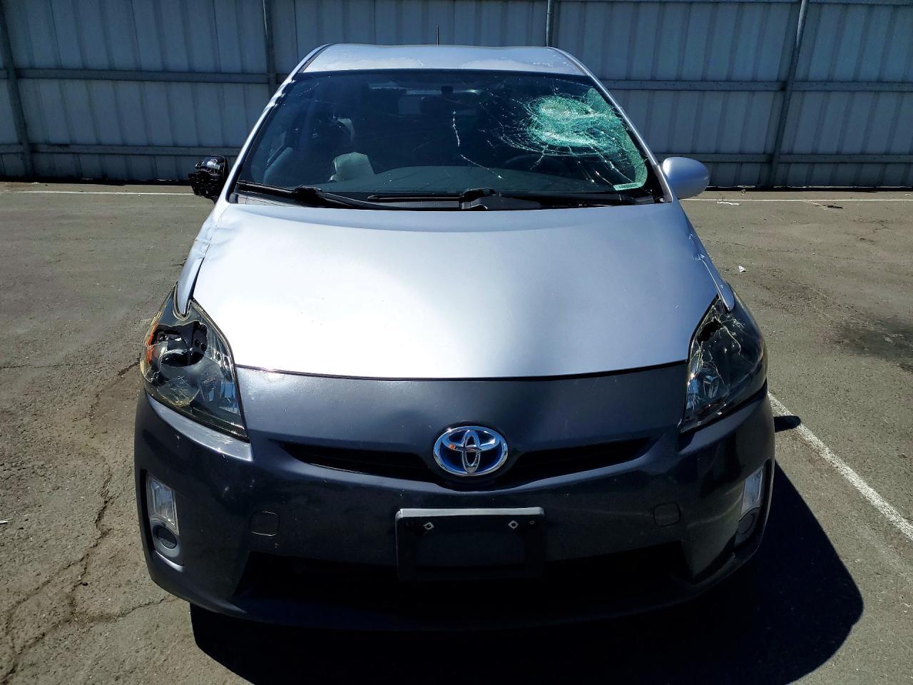 2011 Toyota Prius Two - Image 5