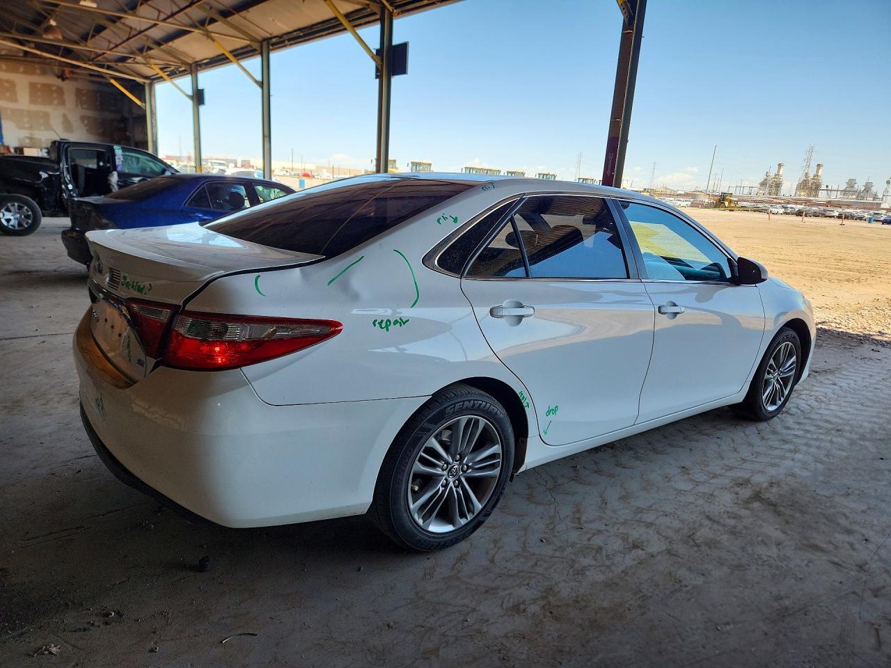 2016 Toyota Camry Se - Фото 3