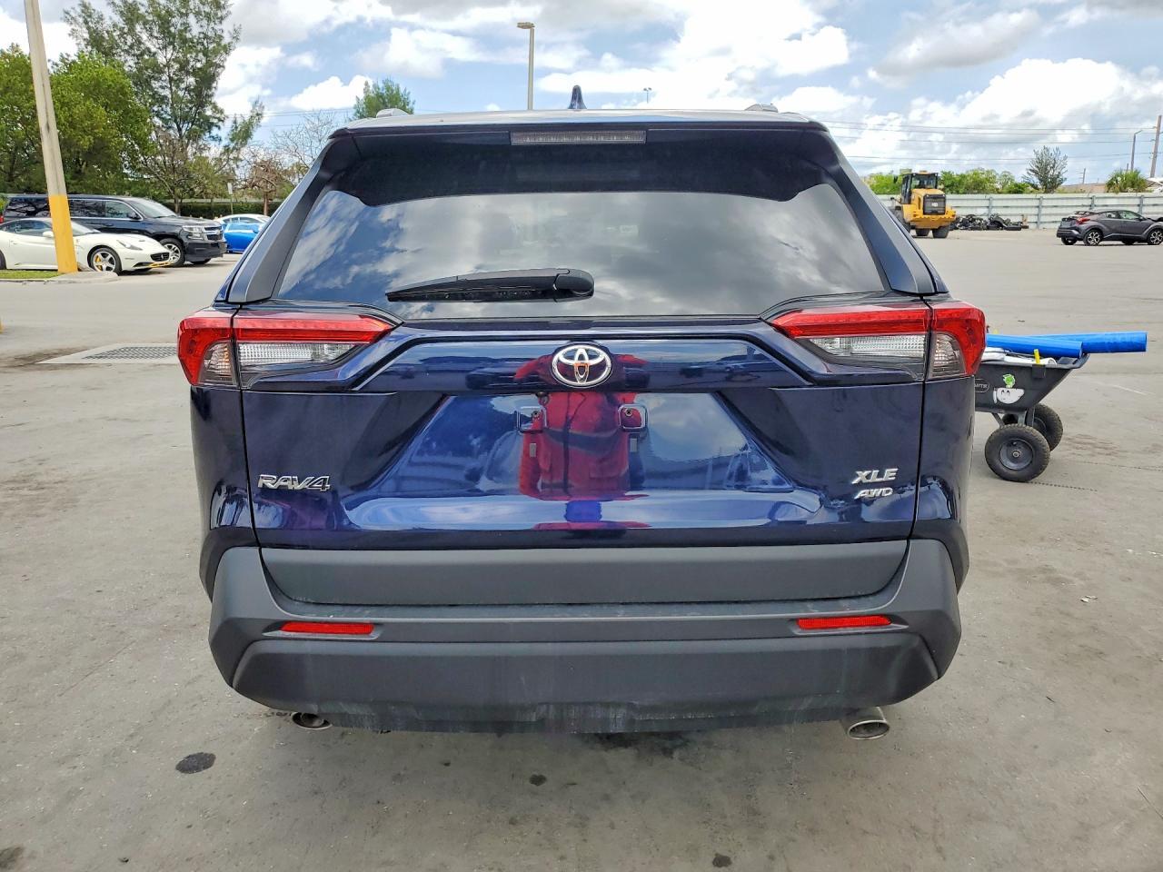 2025 Toyota Rav4 Xle Premium - Image 6