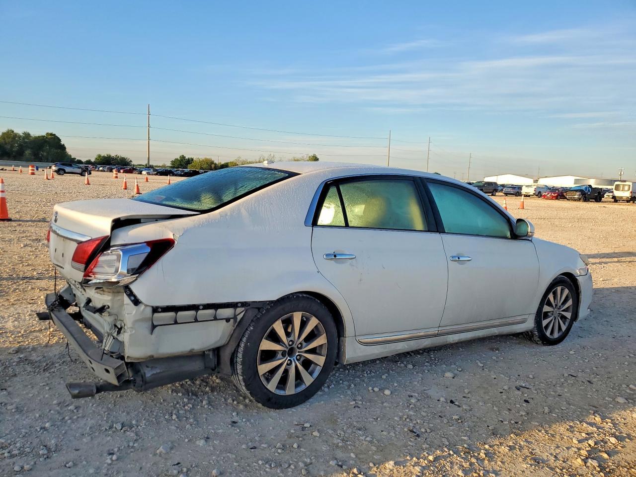 2011 Toyota Avalon Limited - Фото 3