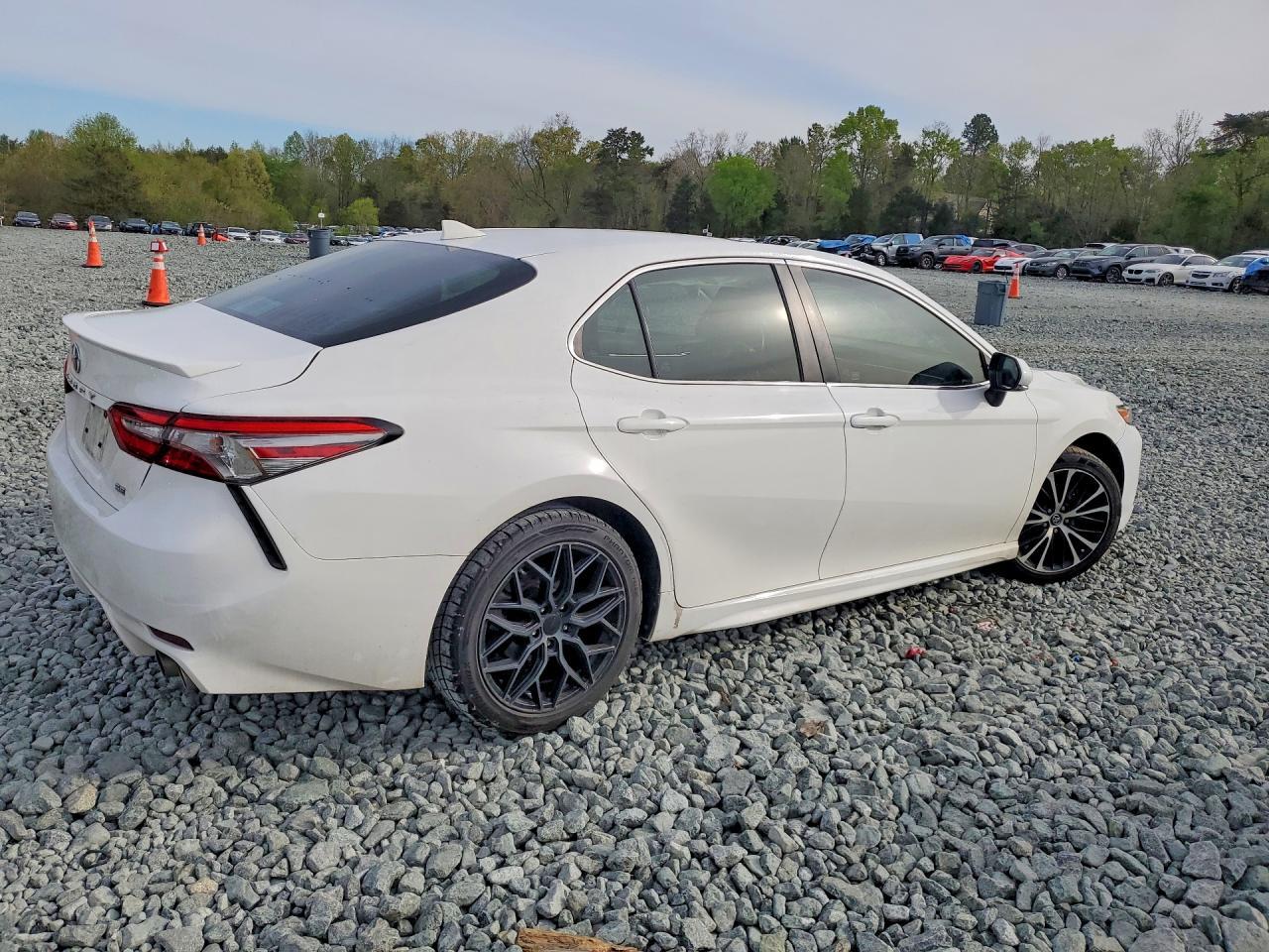 2018 Toyota Camry Se - Фото 3