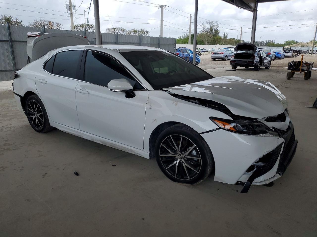 2024 Toyota Camry Se - Фото 4