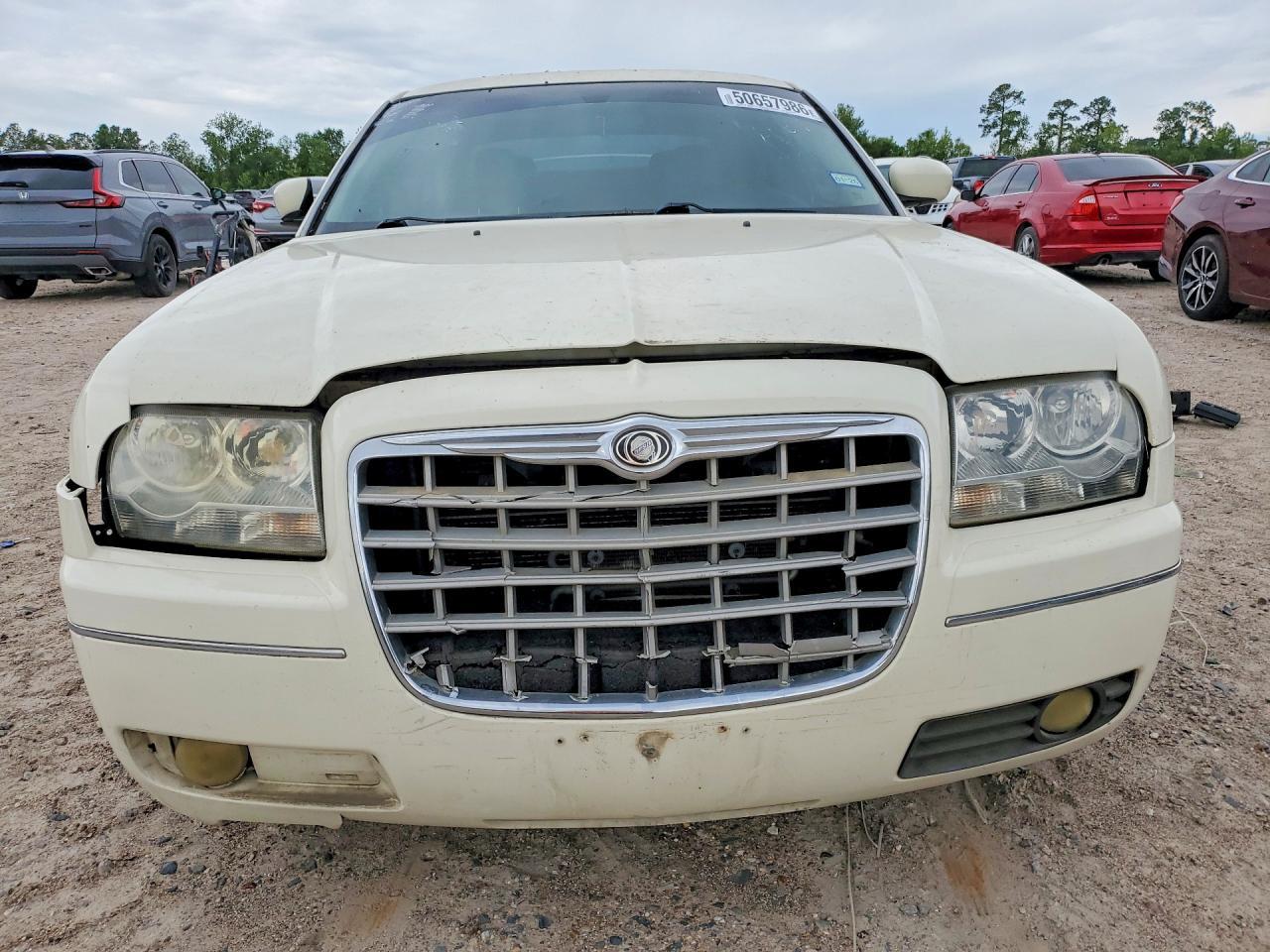 2005 Chrysler 300 Touring - Image 5