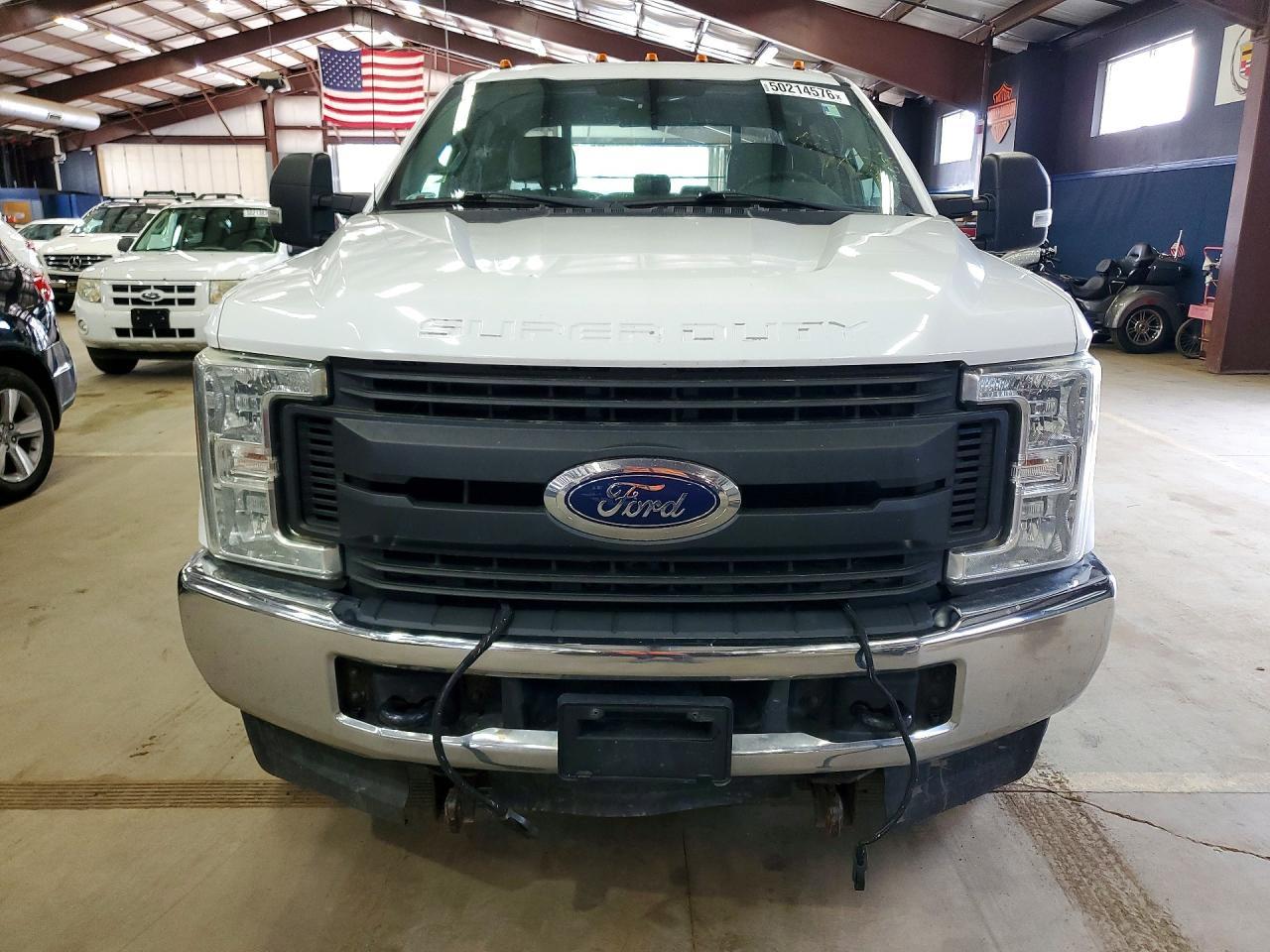 2017 Ford F350 Super Duty - Фото 5