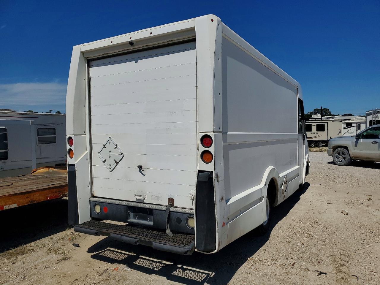 2015 Isuzu Npr Delivery Truck - Фото 3