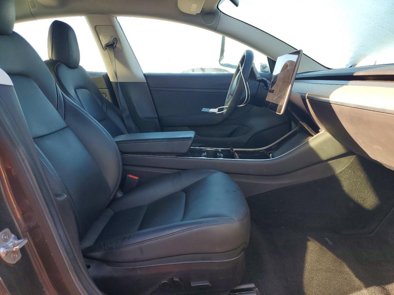 2020 Tesla Model 3 - Фото 7