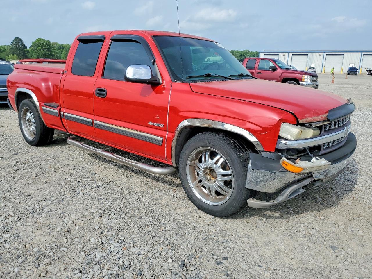 2002 Chevrolet Silverado C1500 - Image 4