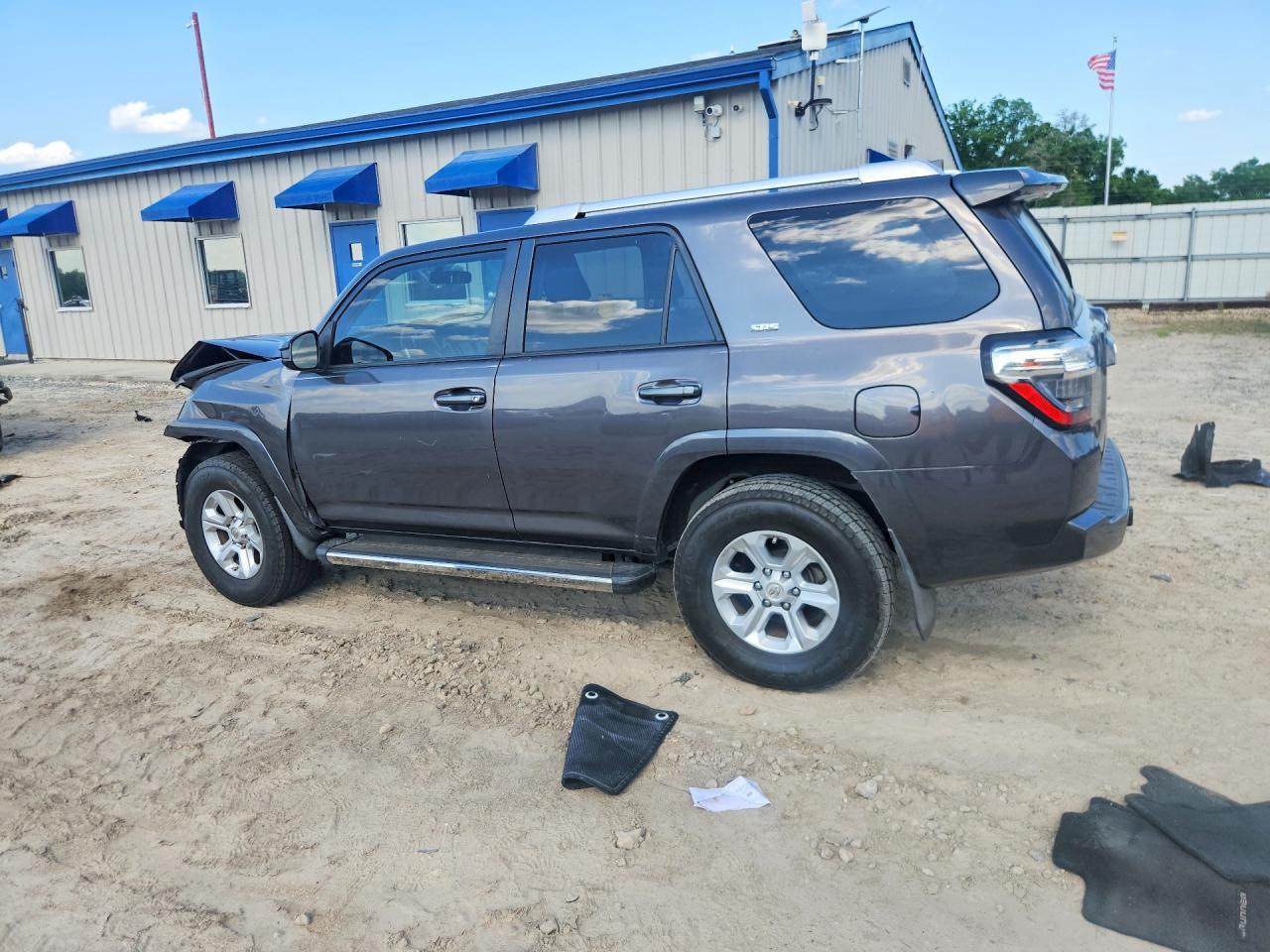 2018 Toyota 4Runner Sr5 - Image 2