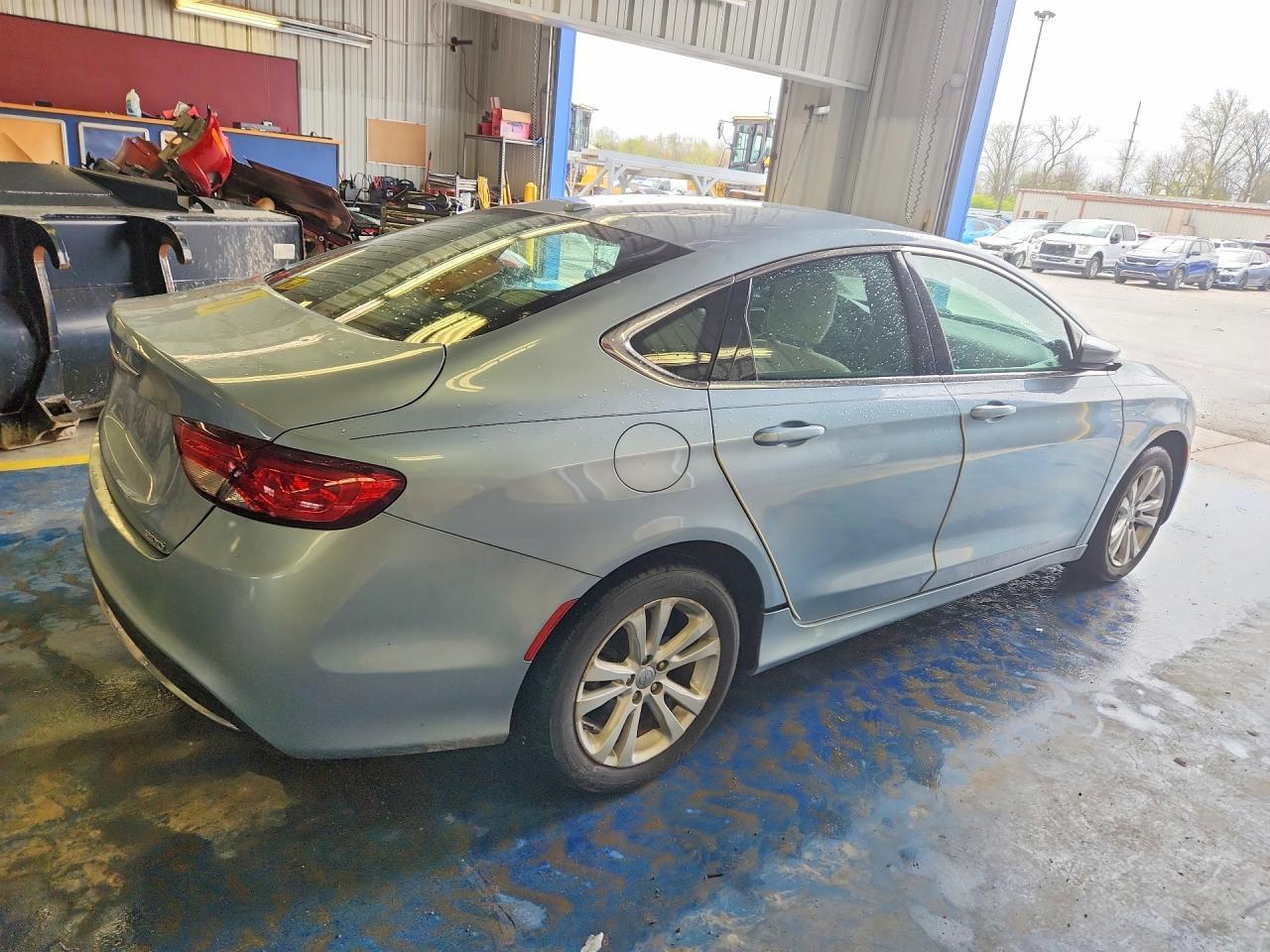 2015 Chrysler 200 Limited - Фото 3