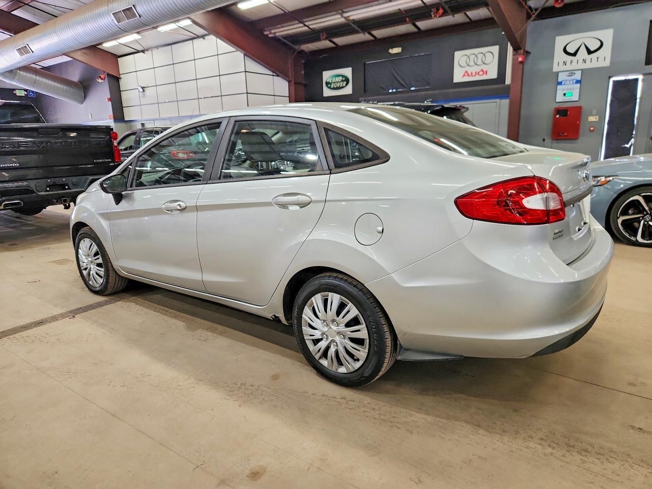 2013 Ford Fiesta S - Фото 2
