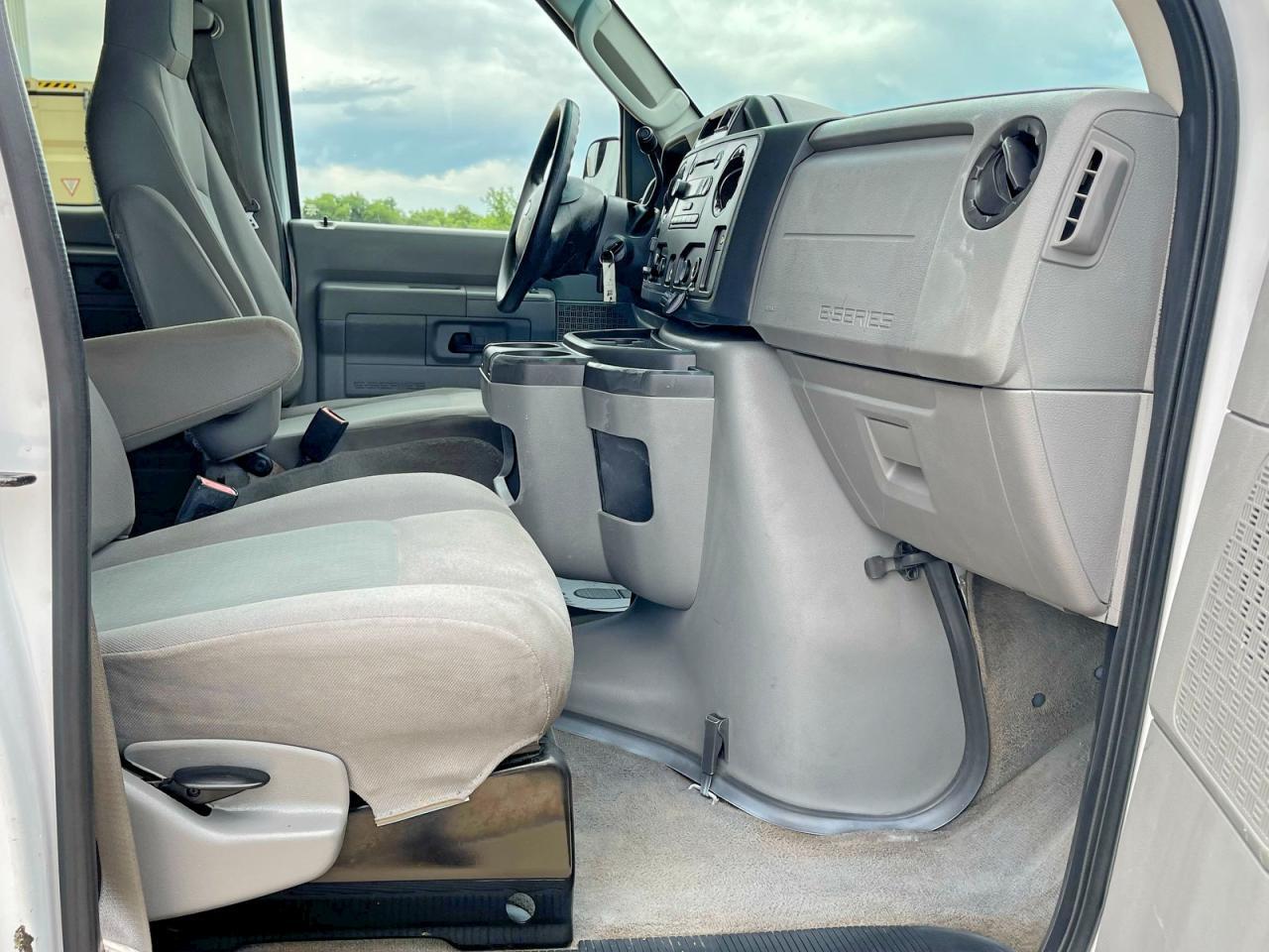 2013 Ford Econoline E350 Super Duty Wagon - Фото 5