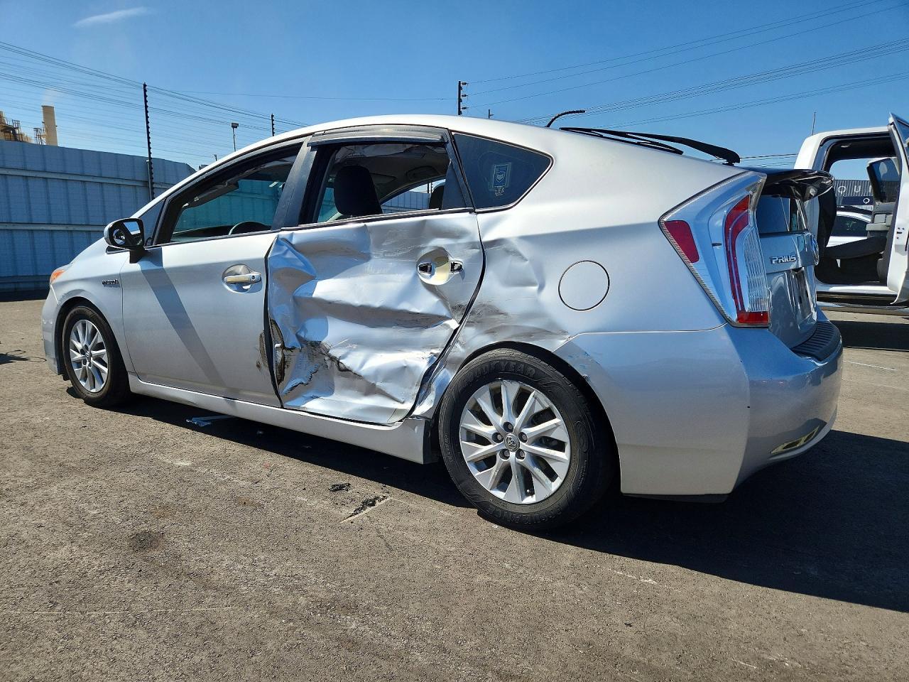 2014 Toyota Prius Three - Фото 2