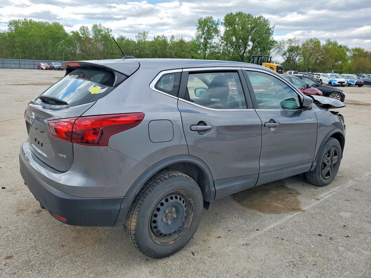 2019 Nissan Rogue Sport S - Image 3