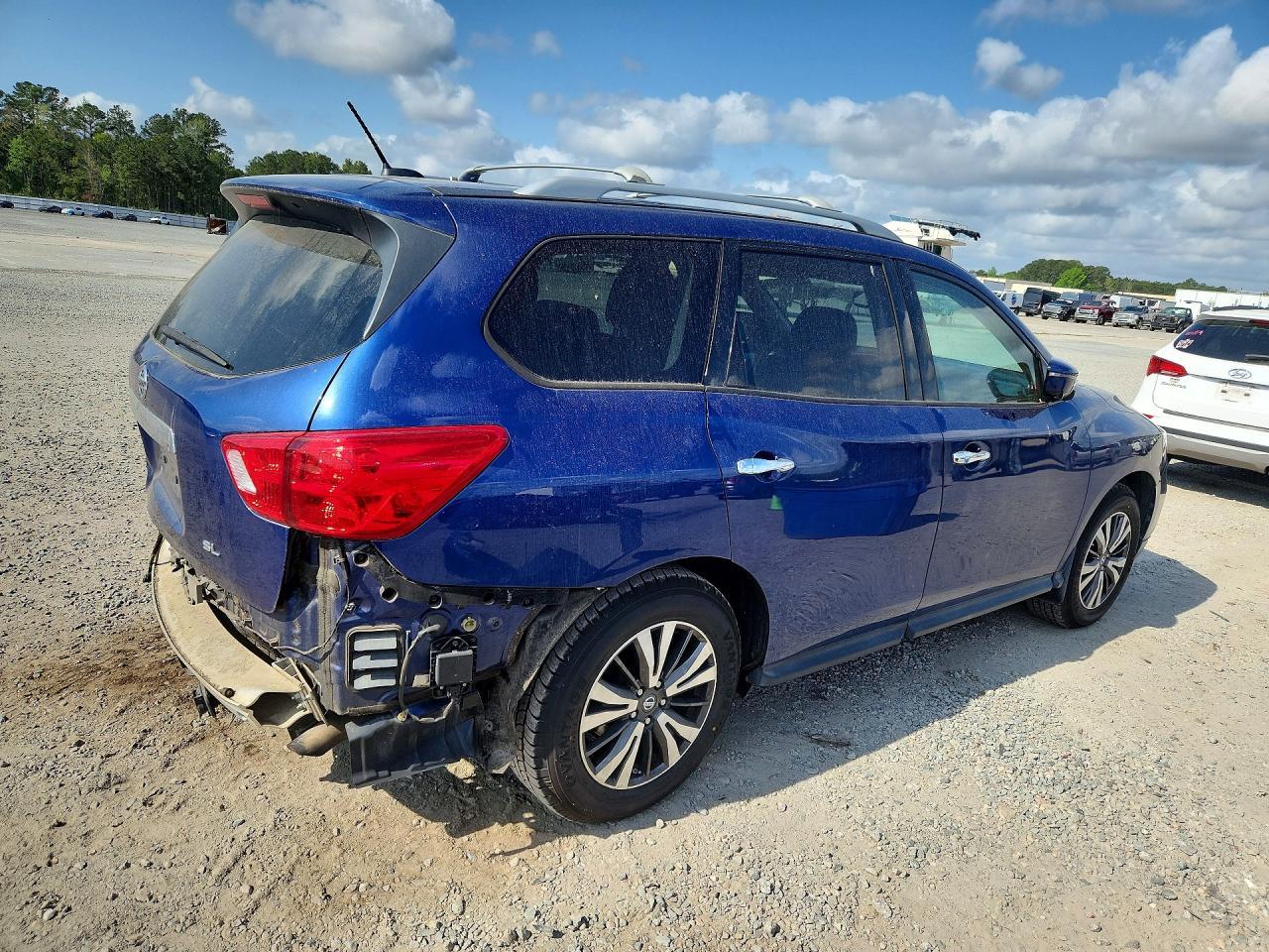 2017 Nissan Pathfinder Sl - Фото 3