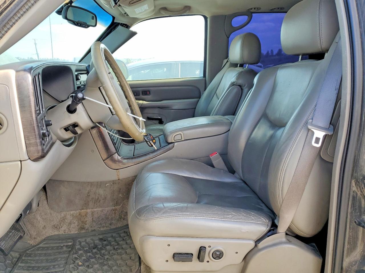 2003 GMC Yukon Denali - Image 7