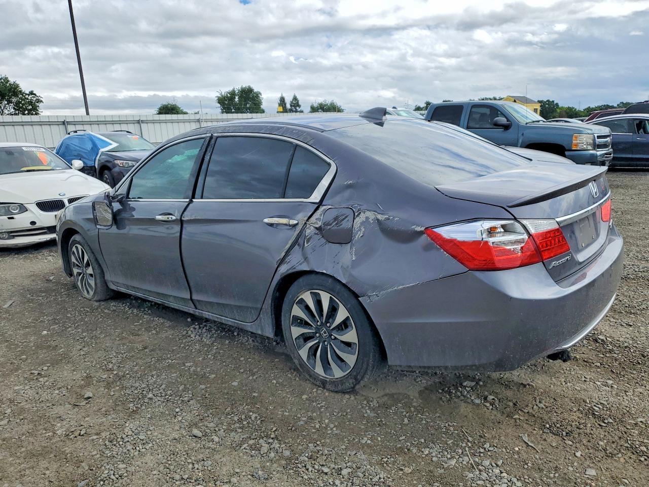 2015 Honda Accord Touring Hybrid - Фото 2