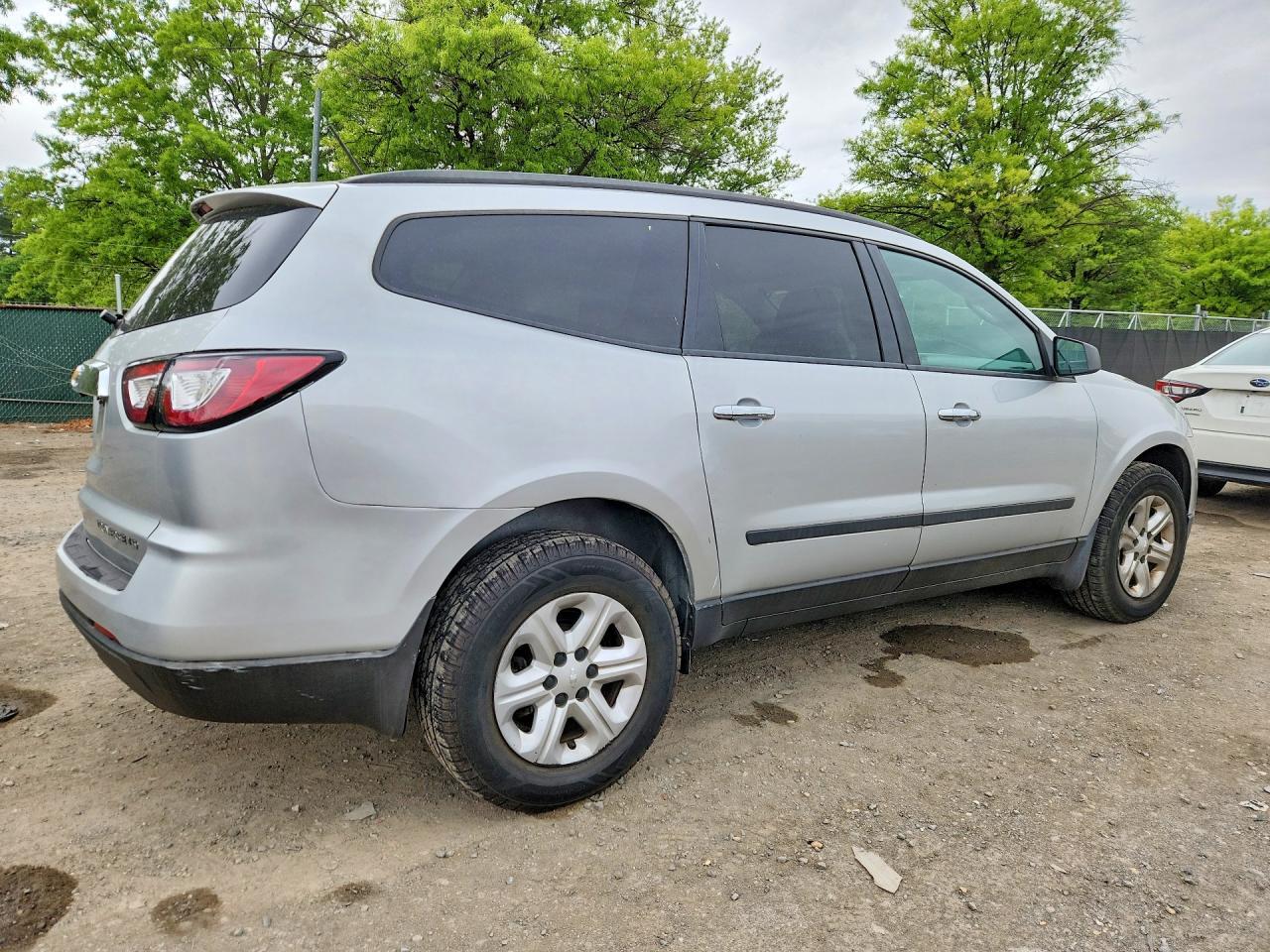 2013 Chevrolet Traverse Ls - Фото 3