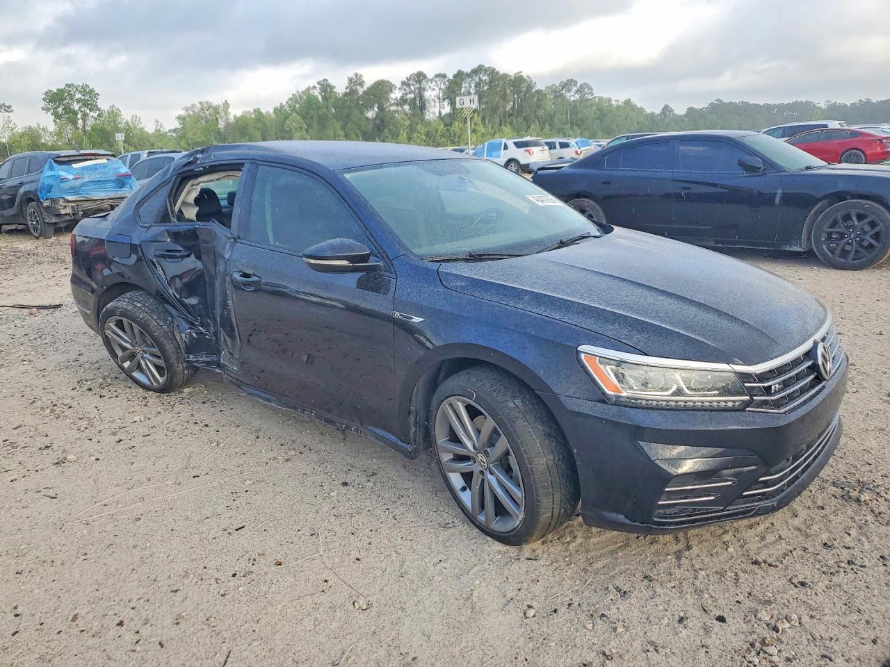 2018 Volkswagen Passat S - Фото 4