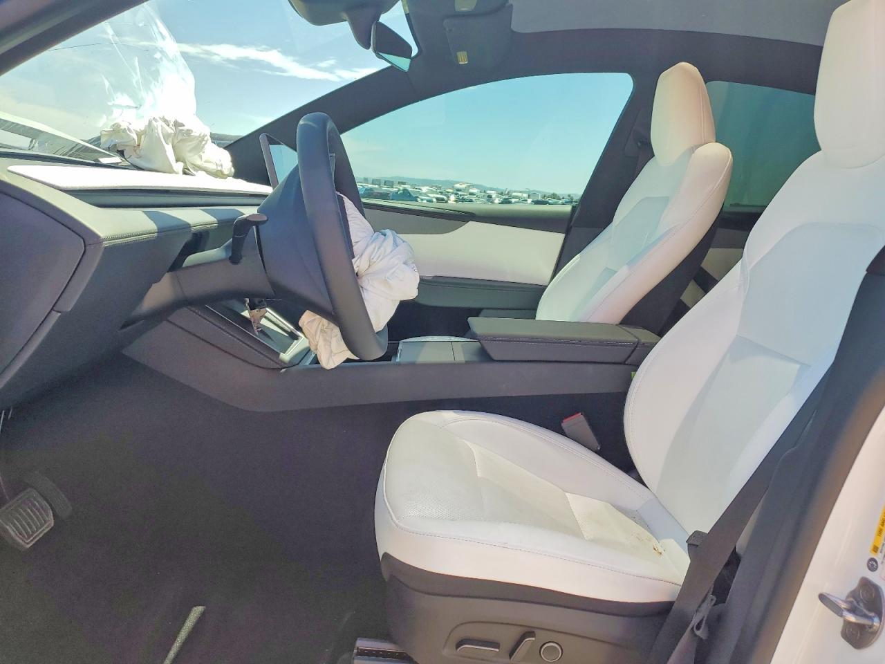 2026 Tesla Model Y - Фото 7