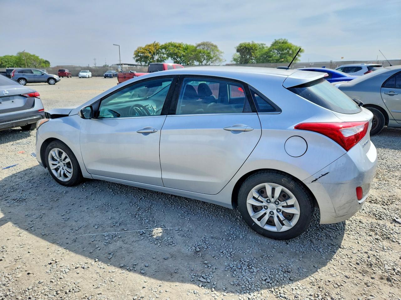 2017 Hyundai Elantra Gt Base - Image 2