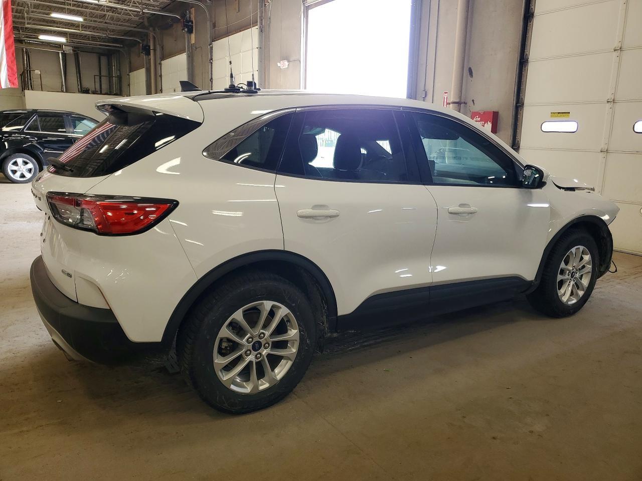 2020 Ford Escape Se - Фото 3