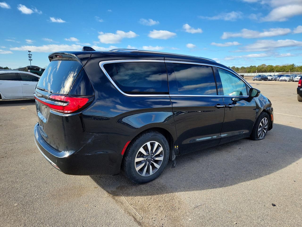 2021 Chrysler Pacifica Touring L - Фото 3