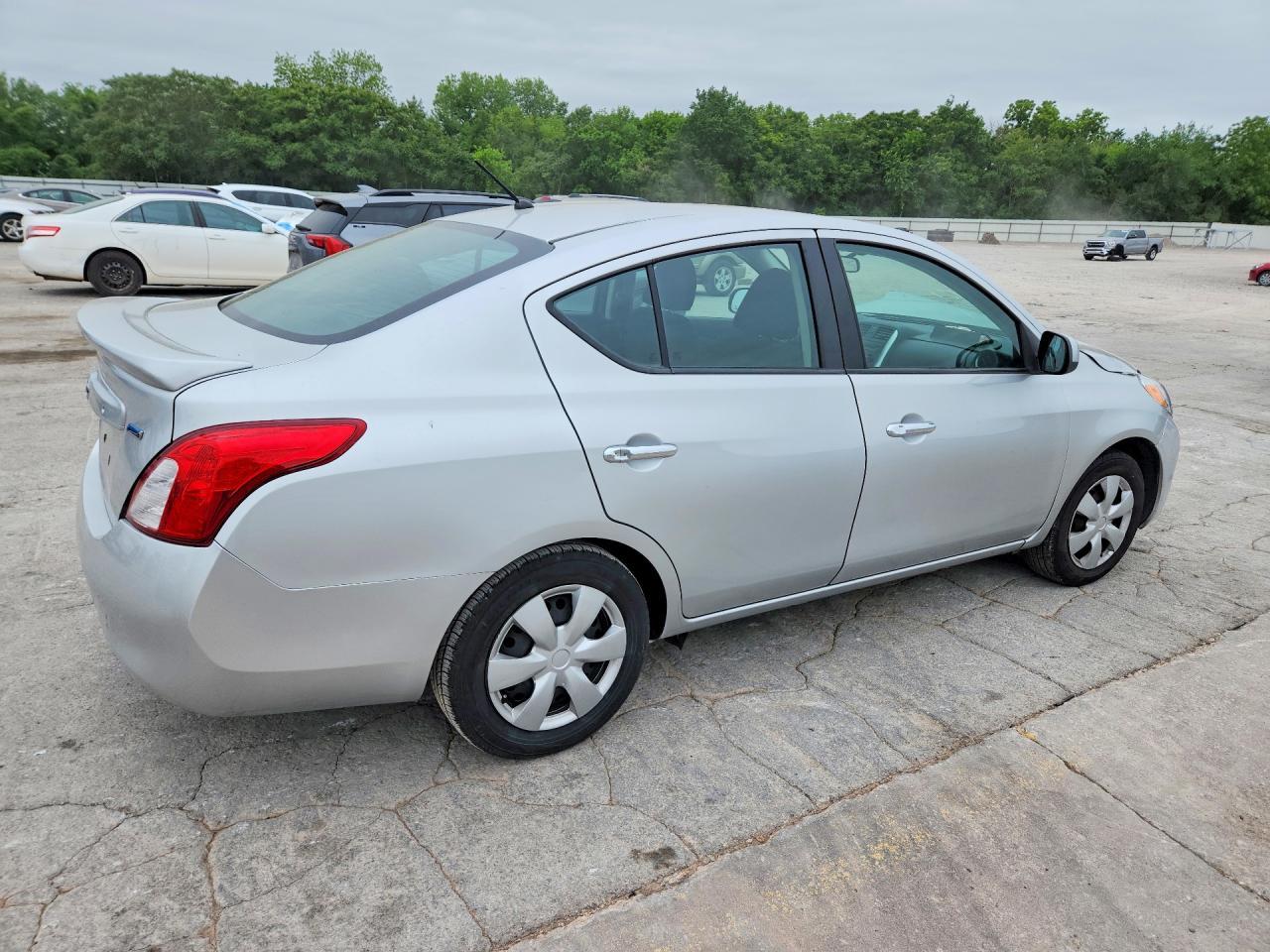 2014 Nissan Versa S - Image 3