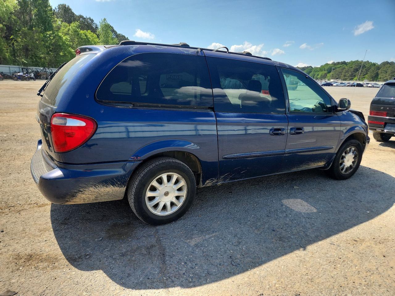 2003 Chrysler Town & Country Ex - Image 3