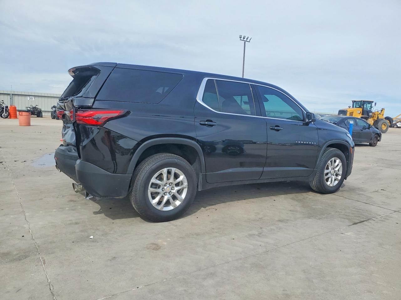 2022 Chevrolet Traverse Ls - Фото 3