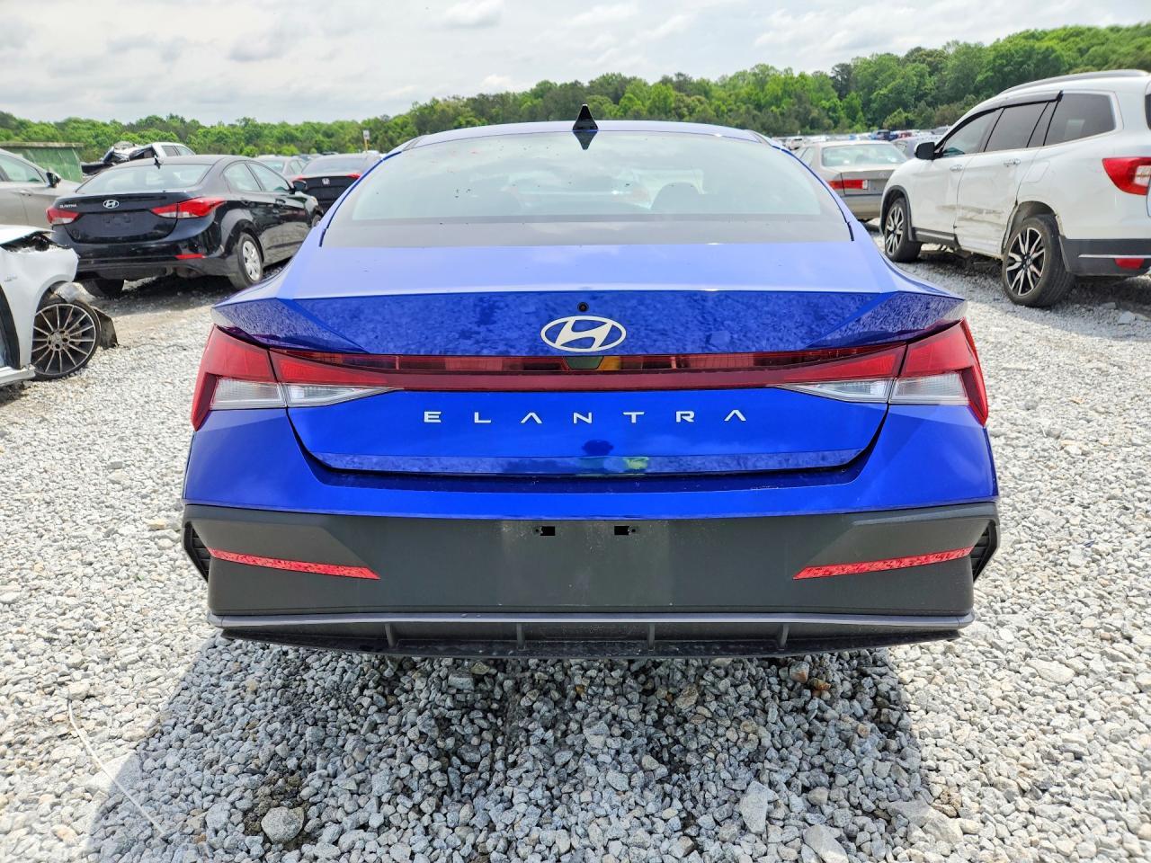 2024 Hyundai Elantra Se - Image 6