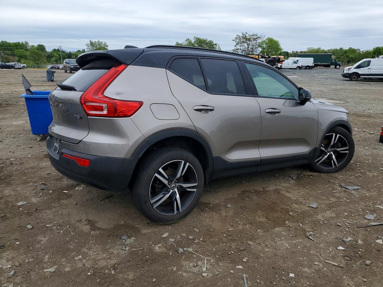 2022 Volvo Xc40 T5 R-Design - Фото 3