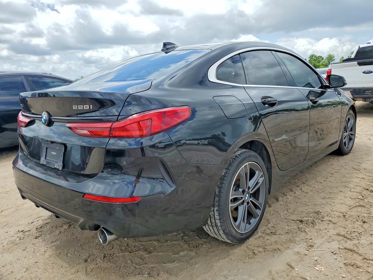 2021 BMW 228Xi - Фото 3