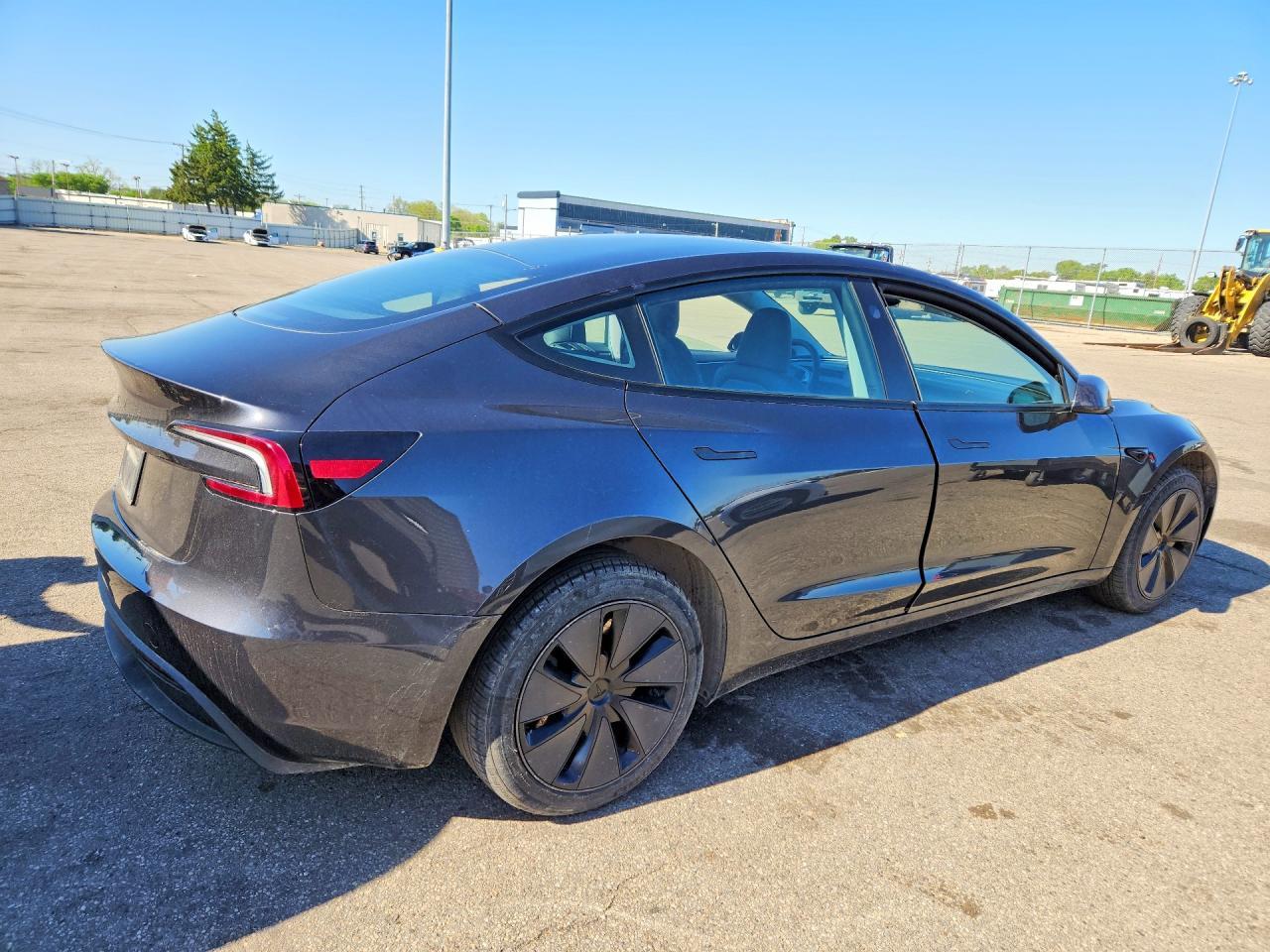 2026 Tesla 3 - Фото 3
