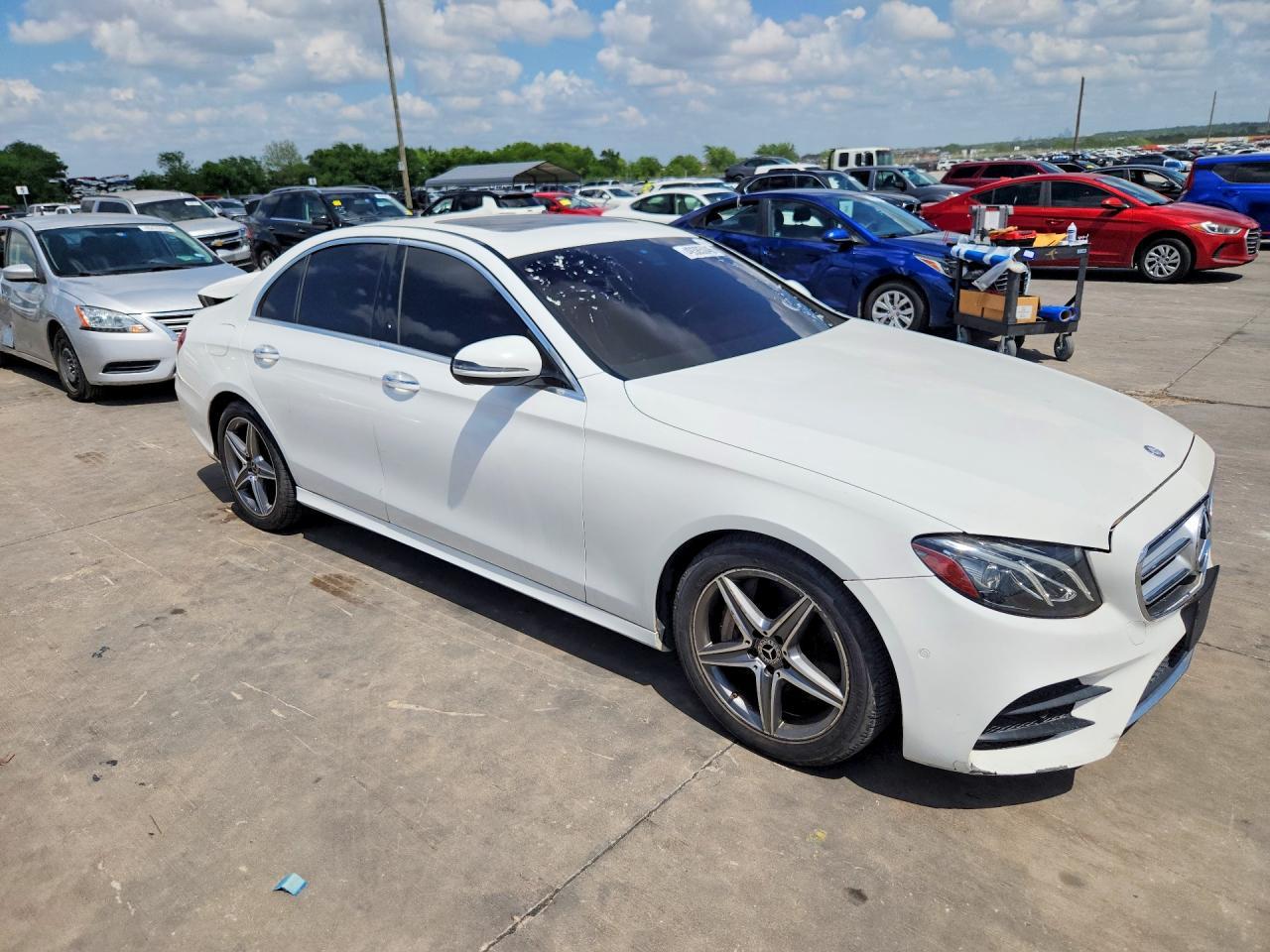 2017 Mercedes-Benz E 300 4Matic - Фото 4