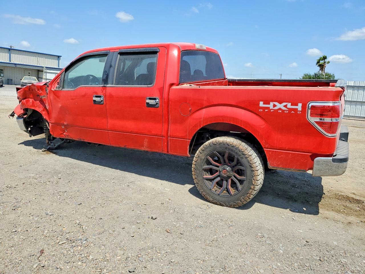 2014 Ford F150 - Фото 2