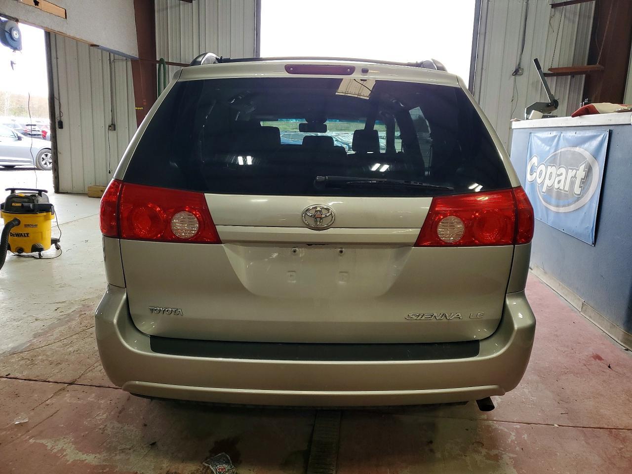 2008 Toyota Sienna Le 8-Passenger - Image 6