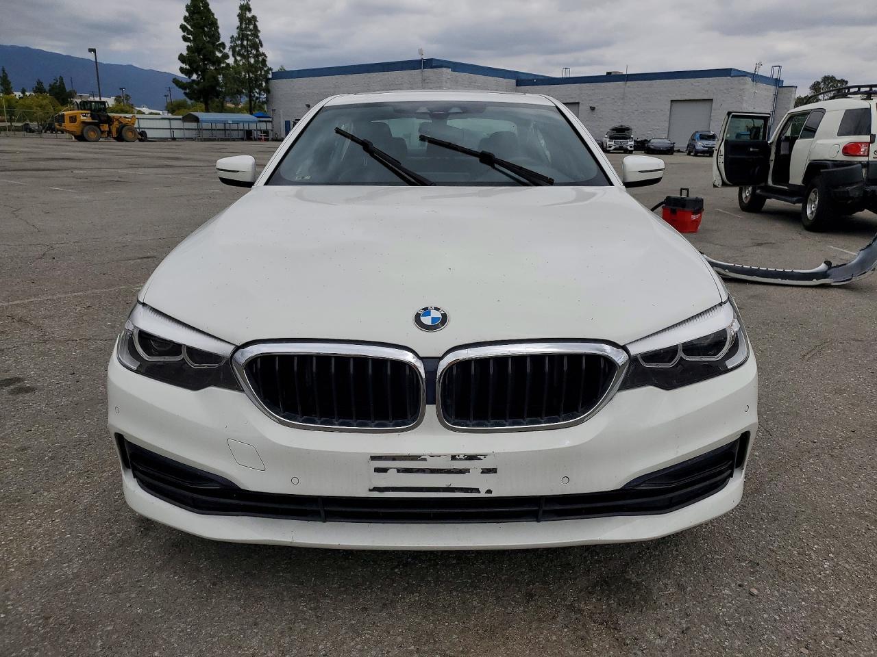 2019 BMW 530 I - Фото 5