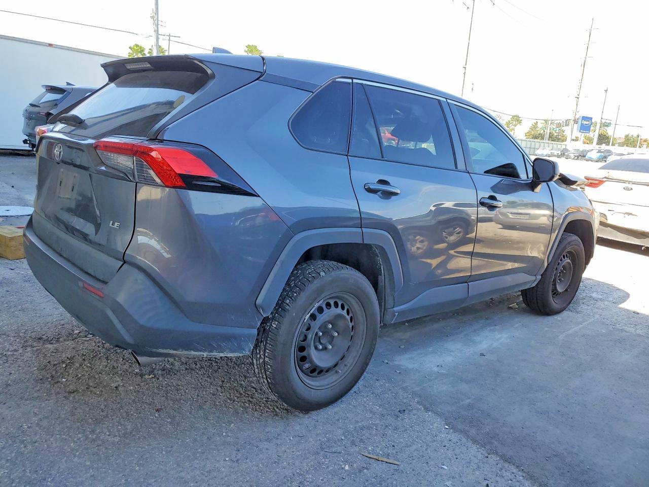 2022 Toyota Rav4 Le - Image 3