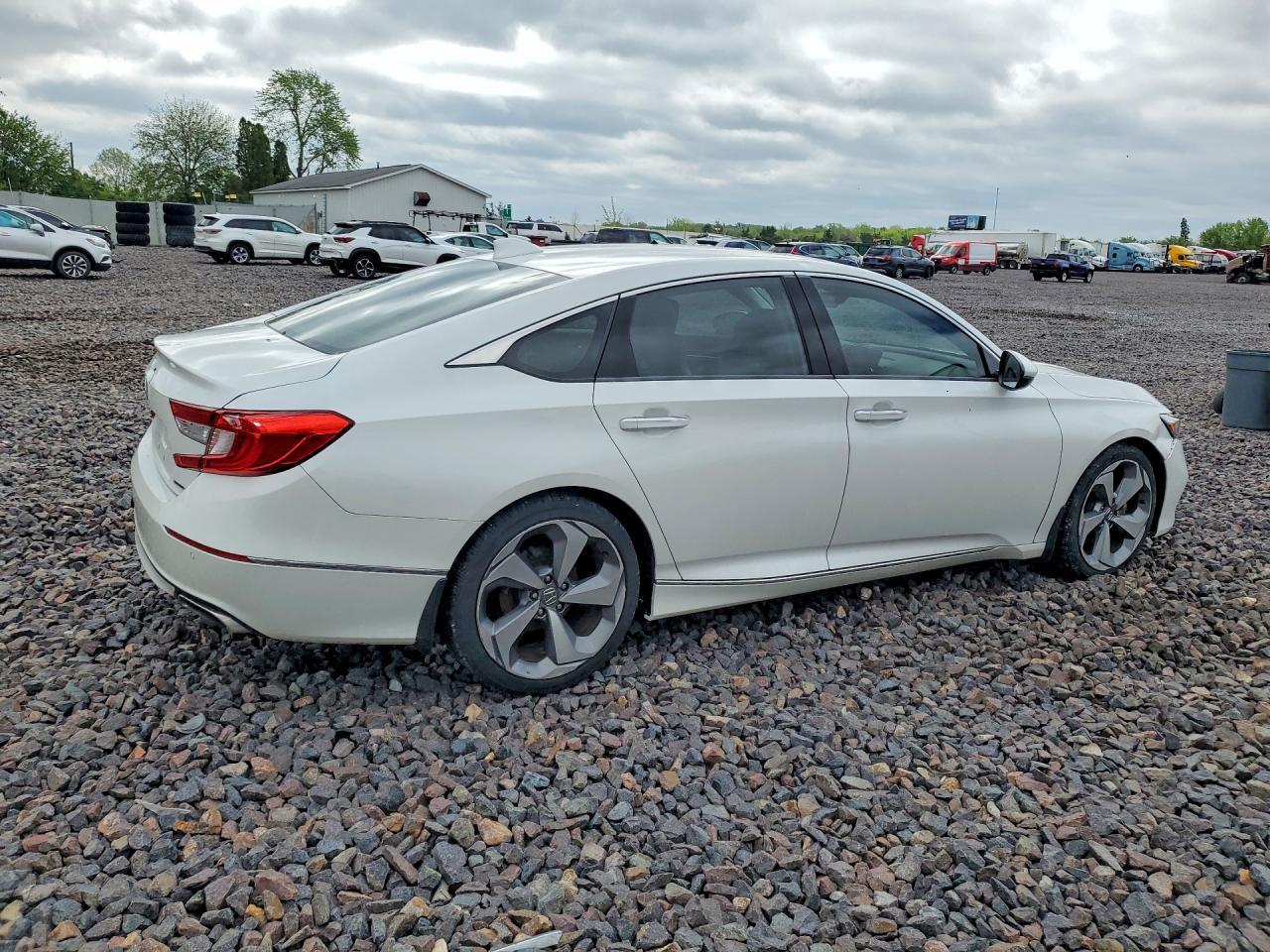2018 Honda Accord Touring - Image 3