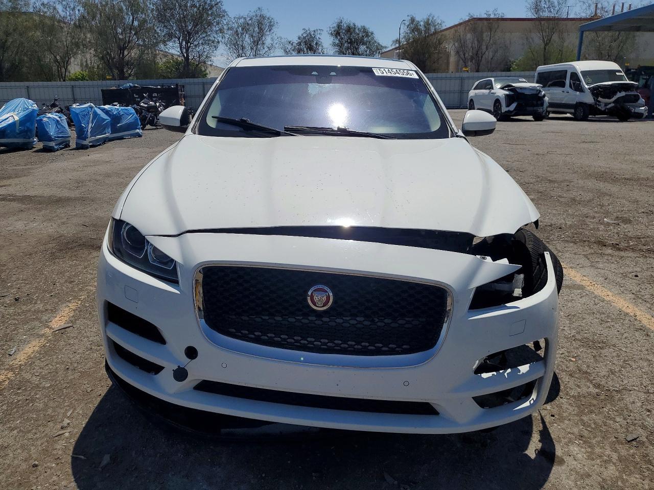 2018 Jaguar F-Pace Premium - Image 5
