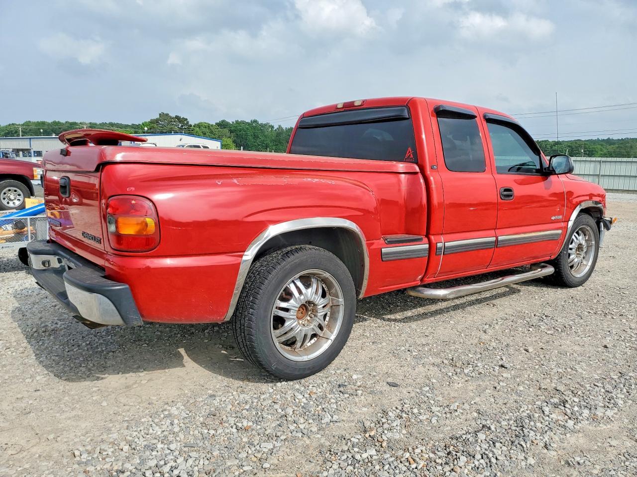 2002 Chevrolet Silverado C1500 - Image 3