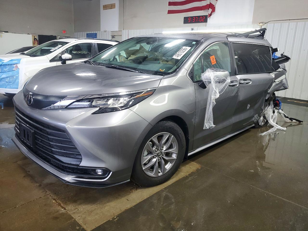 2026 Toyota Sienna Xle 7-Passenger