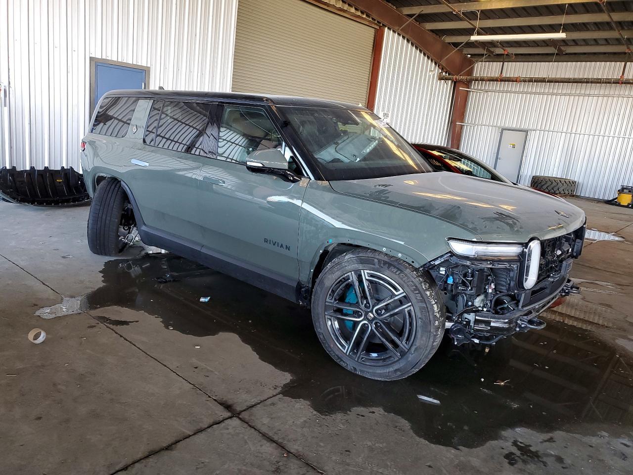 2026 Rivian R1S Premium - Фото 4