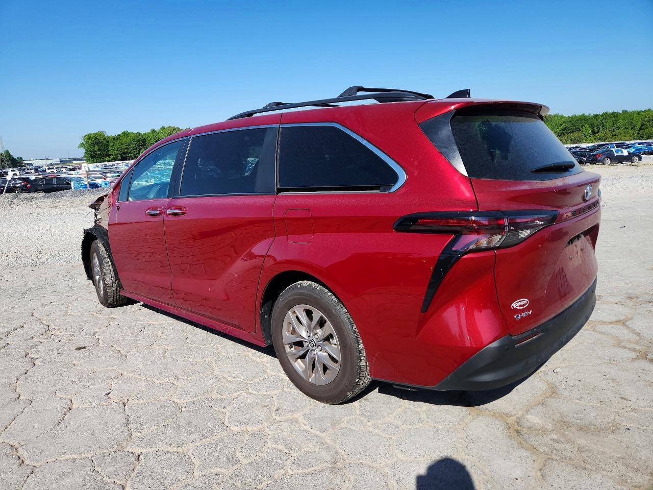2025 Toyota Sienna Xle 8-Passenger - Image 2