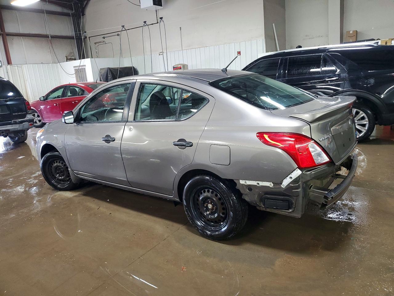 2015 Nissan Versa 1.6 S Plus - Image 2