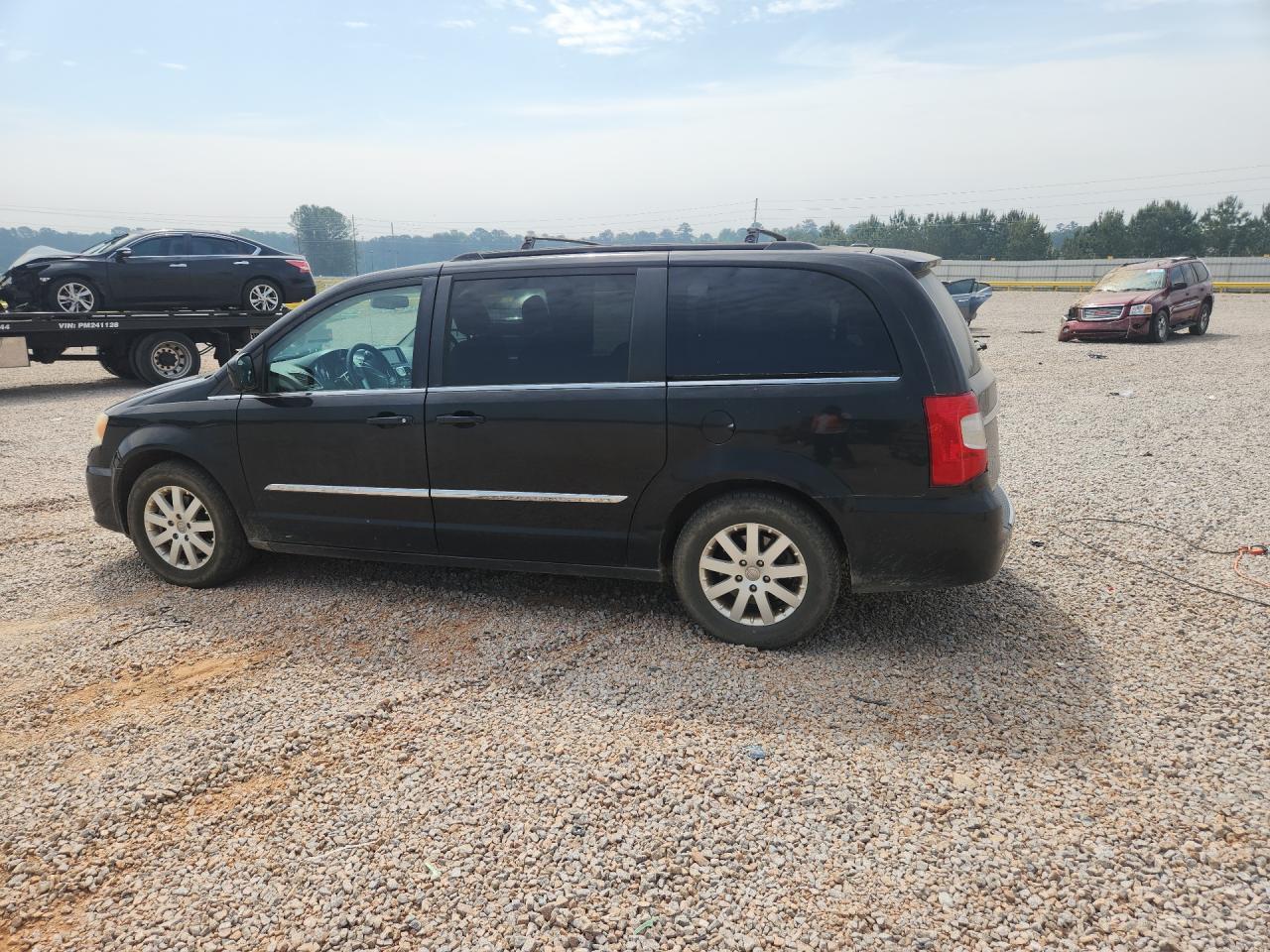 2014 Chrysler Town & Country Touring - Фото 2