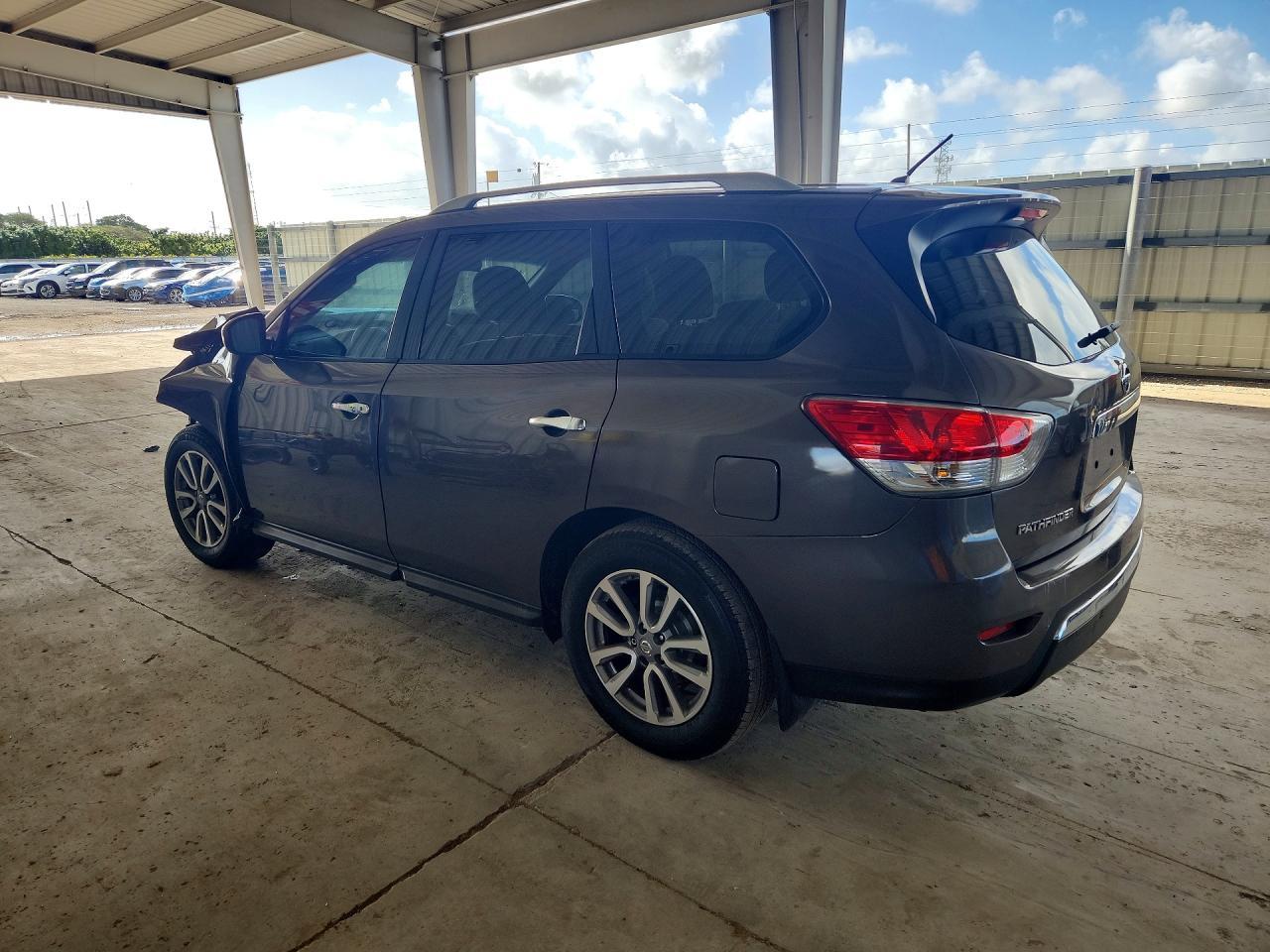 2016 Nissan Pathfinder S - Image 2