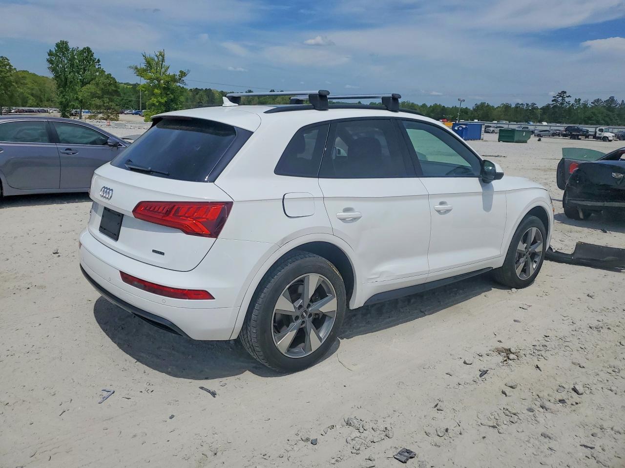 2020 Audi Q5 Premium - Image 3