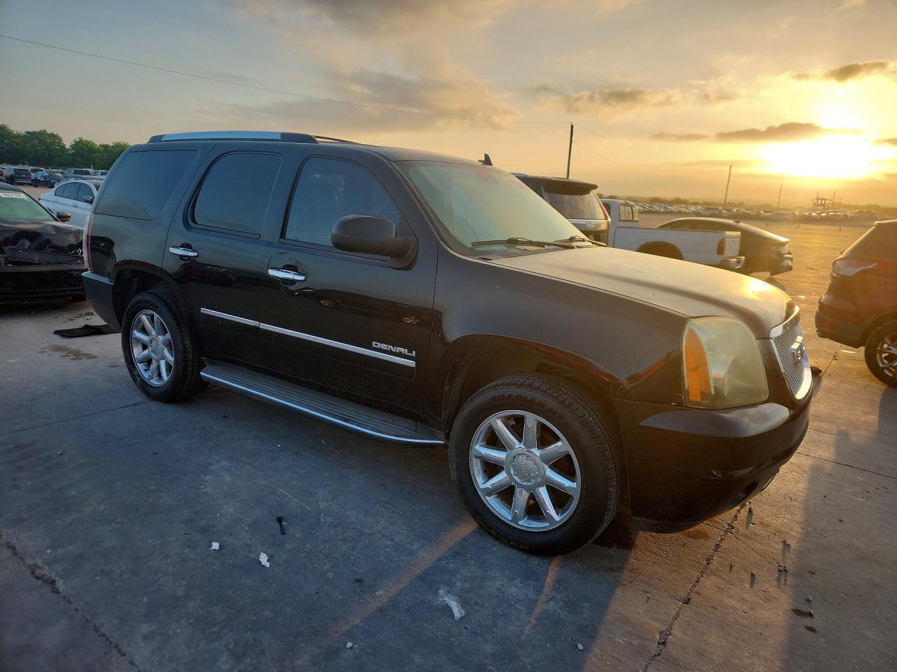 2009 GMC Yukon Denali - Фото 4