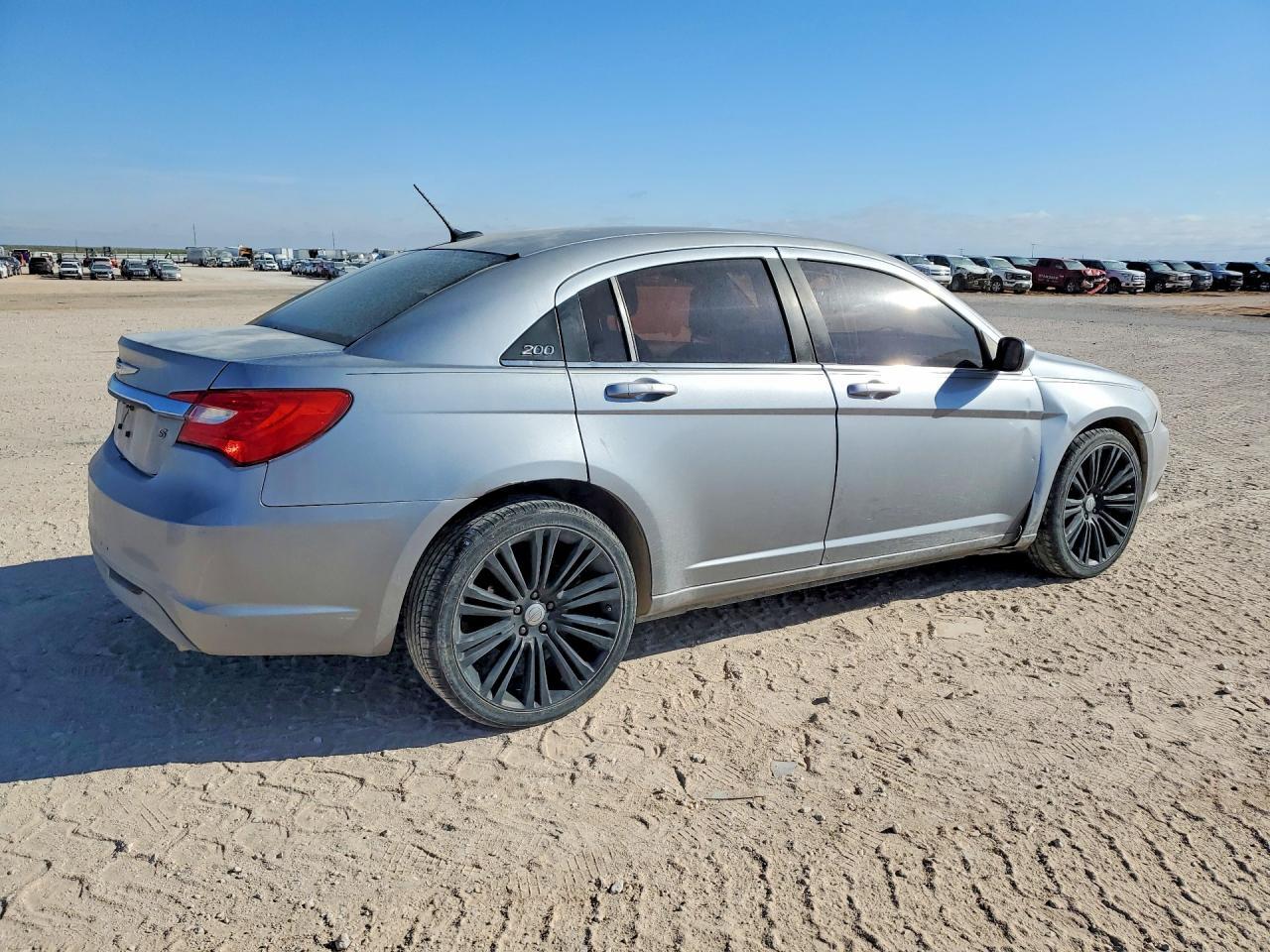 2014 Chrysler 200 Touring - Image 3